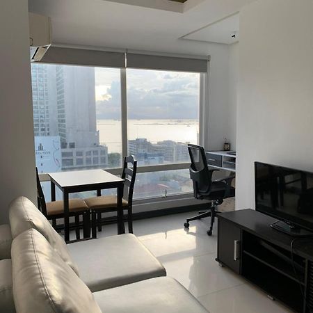 1 Bedroom With Balcony, Fully Furnished Overlooking Manila Bay At Birch Tower, Malate, マニラ市 エクステリア 写真