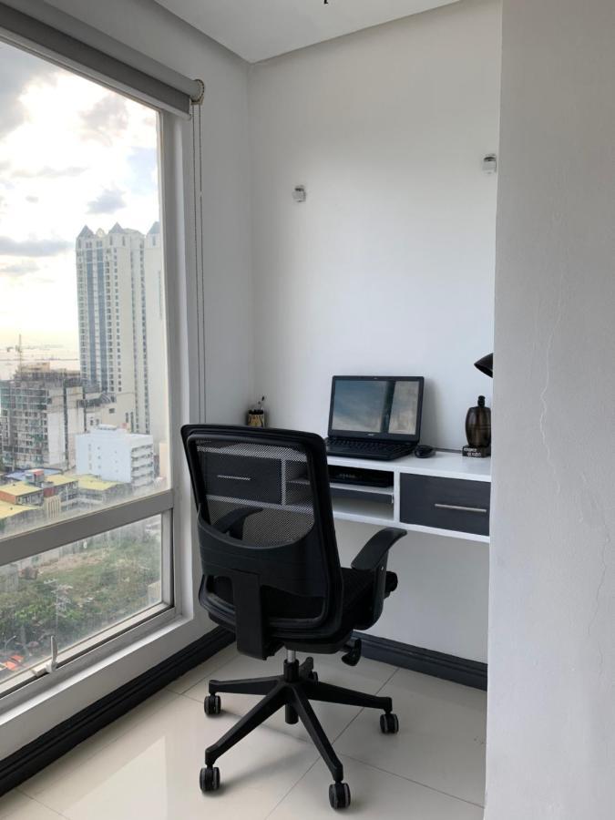 1 Bedroom With Balcony, Fully Furnished Overlooking Manila Bay At Birch Tower, Malate, マニラ市 エクステリア 写真